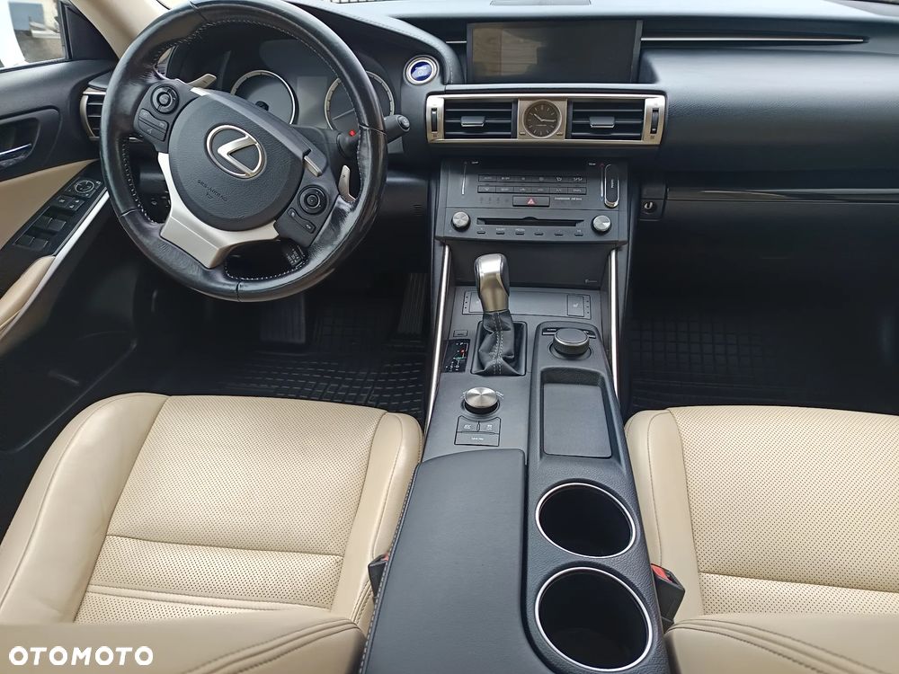 Lexus IS 300h Elite - 13