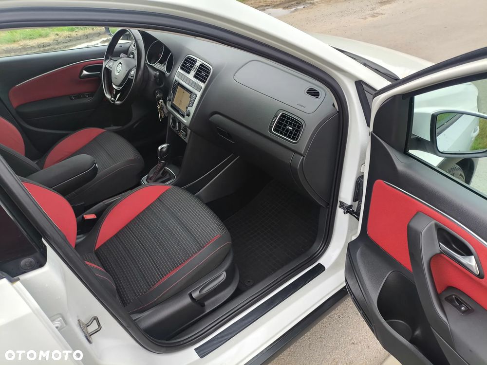 Volkswagen Polo 1.2 TSI DSG Cross Urban White - 15
