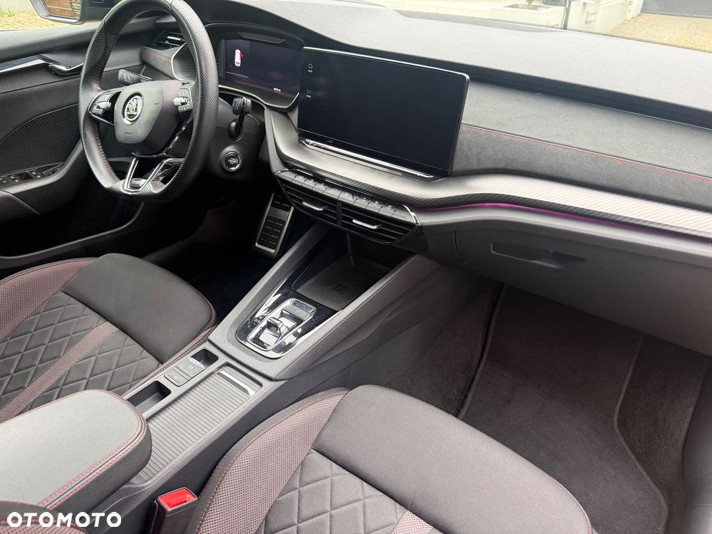 Skoda Octavia 2.0 TDI DSG RS - 26