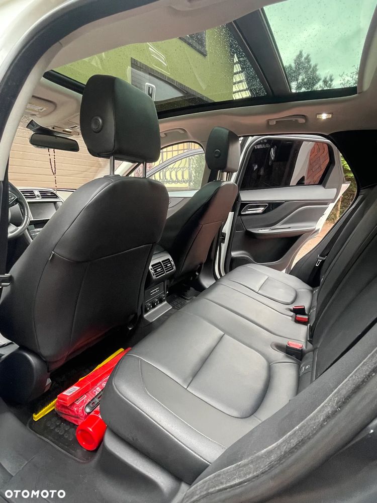 Jaguar F-Pace 30t AWD Portfolio - 12