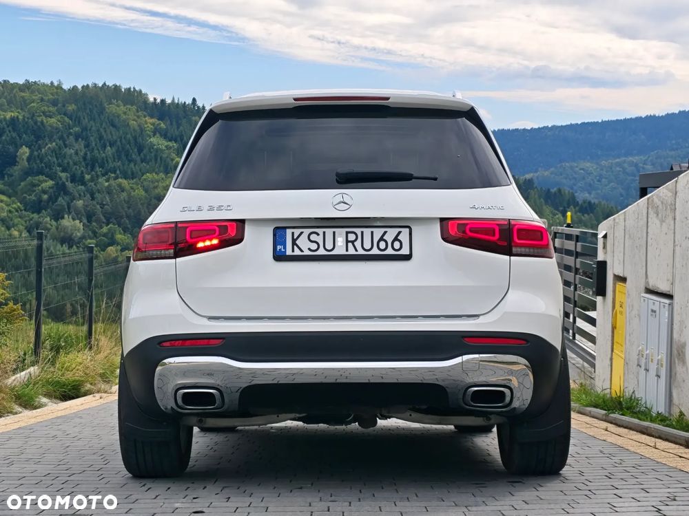 Mercedes-Benz GLB 250 4-Matic Progressive 8G-DCT - 4