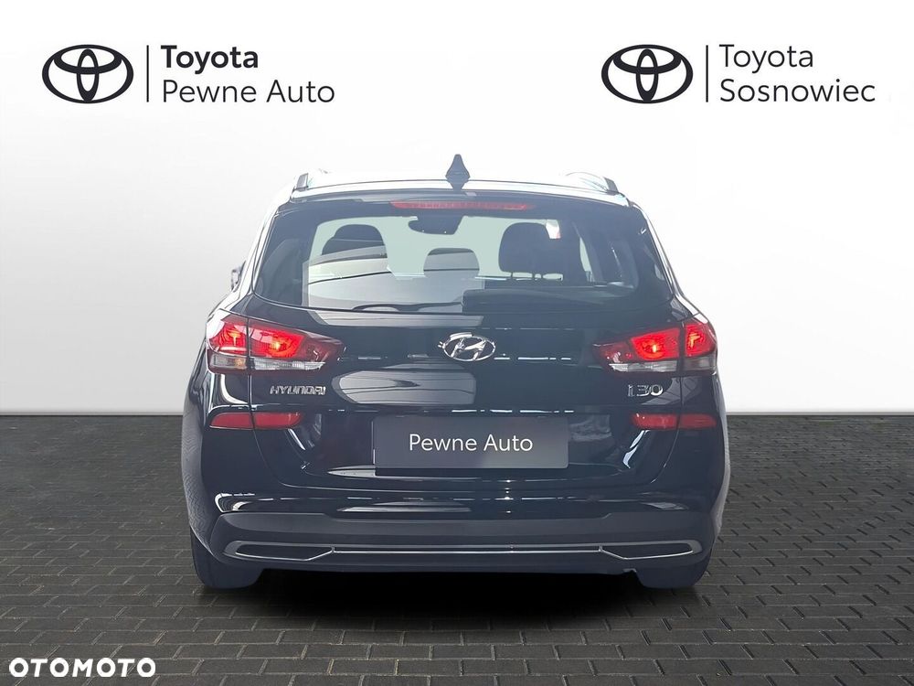 Hyundai i30 1.5 DPI Classic + - 5