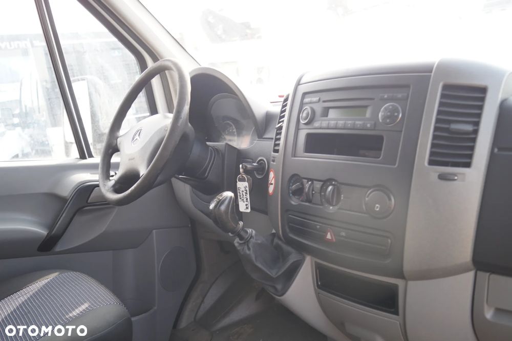 Mercedes-Benz Sprinter - 24