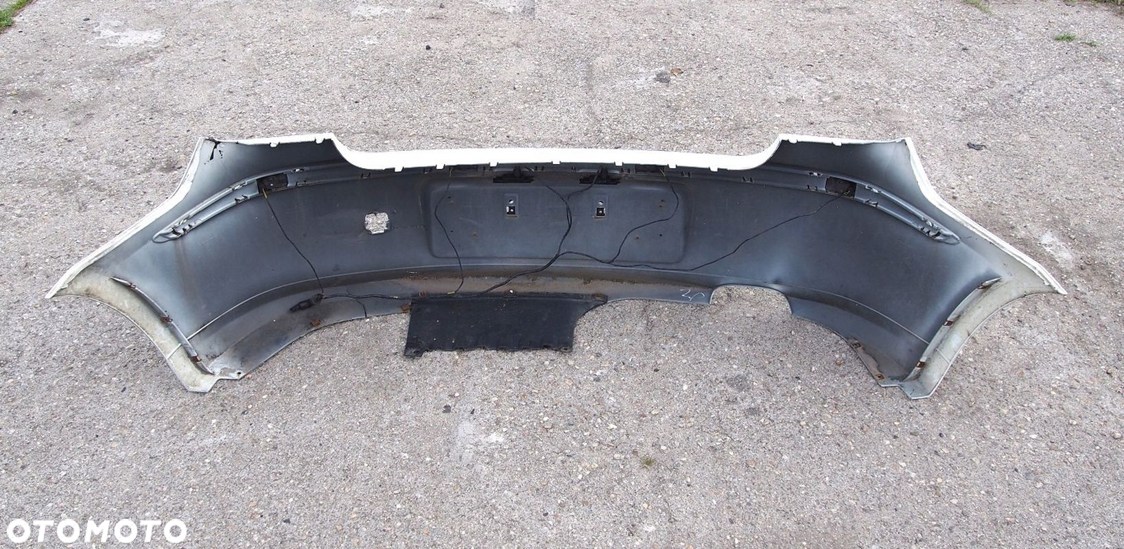 ZDERZAK TYŁ TYLNY BIAŁY + CZUJNIKI PDC BMW E81 E82 E87 E88 - 5