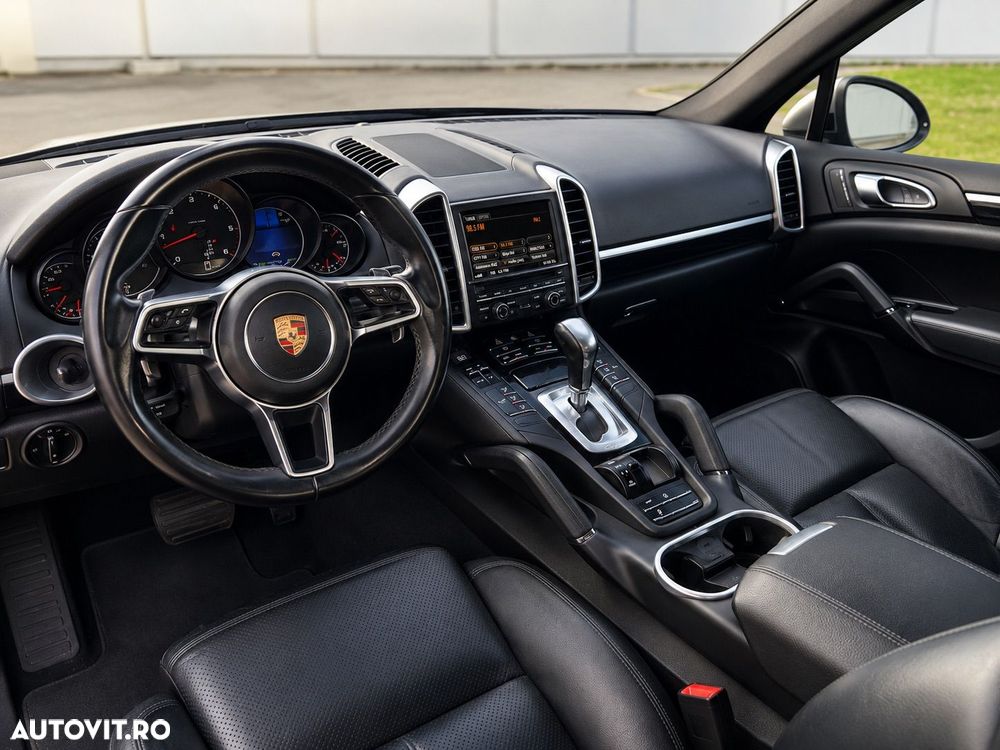Porsche Cayenne 3.0 L - 7