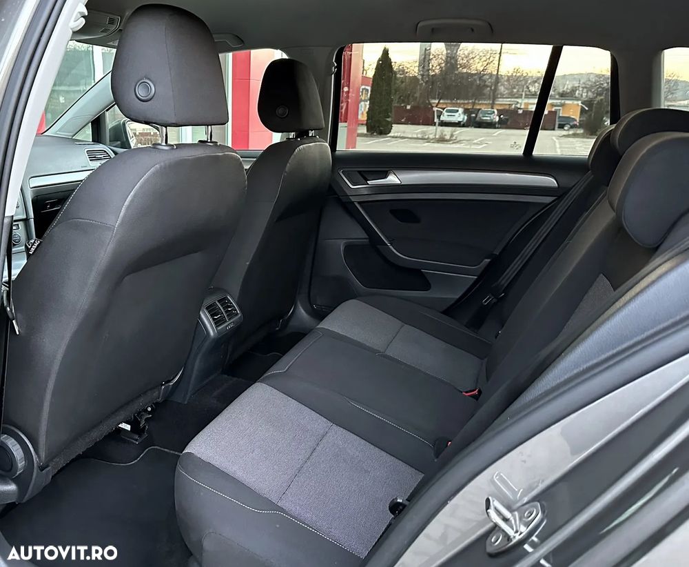 Volkswagen Golf - 24