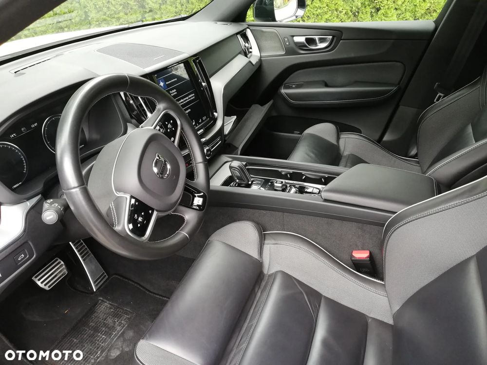 Volvo XC 60 B5 D AWD R-Design - 8