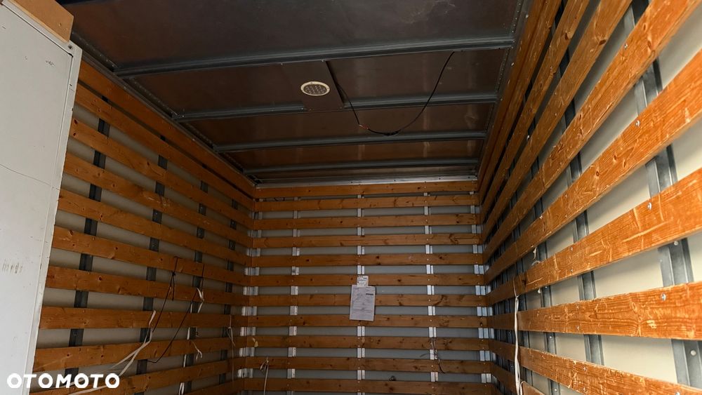 Mercedes-Benz Sprinter - 13