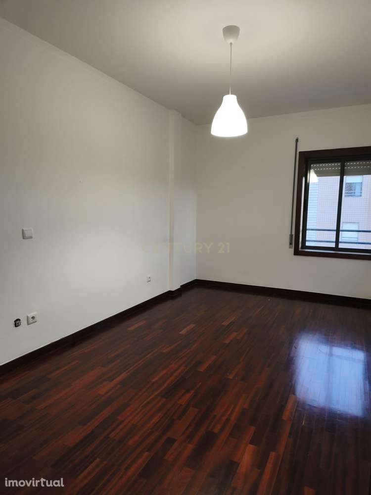 T2 em Valongo/Porto com 102 m2  de 2001 com Lareira, lugar de garagem - Grande imagem: 4/16