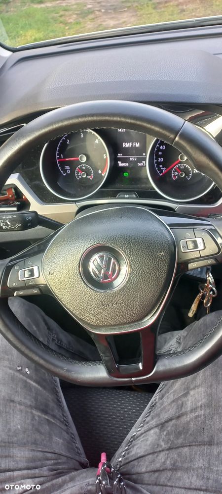 Volkswagen Touran - 17