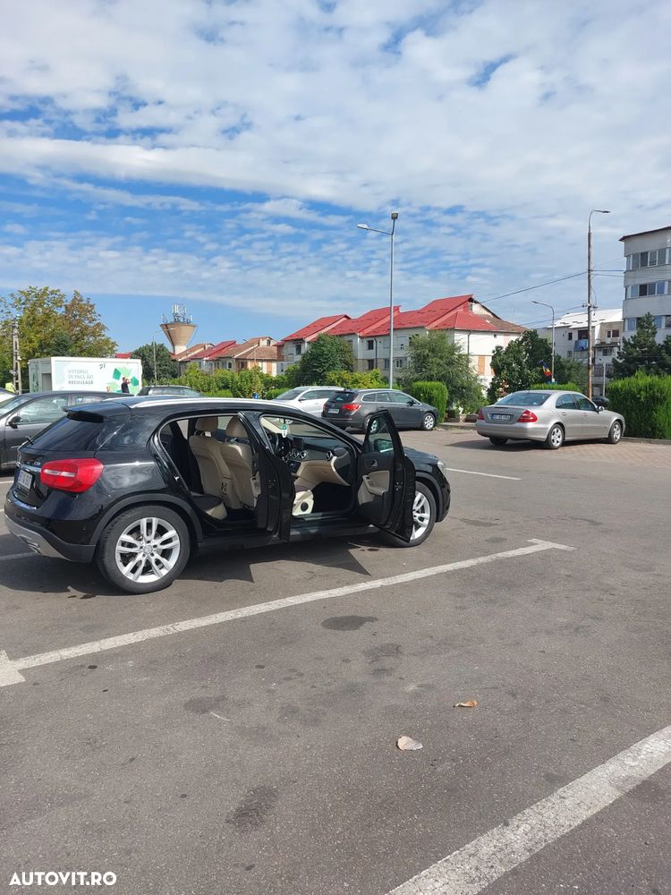 Mercedes-Benz GLA - 12
