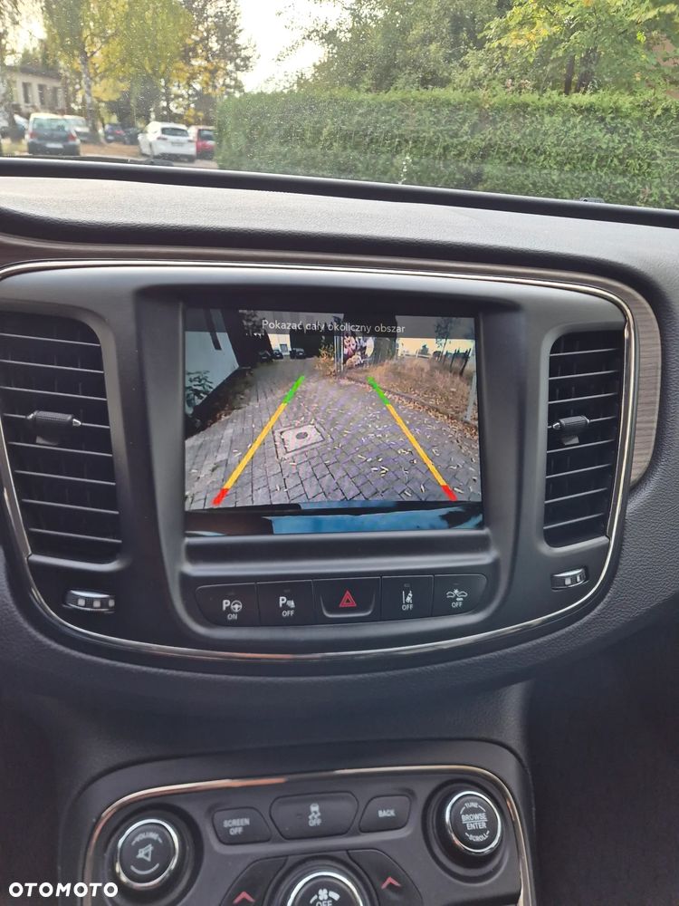 Chrysler 200 - 16