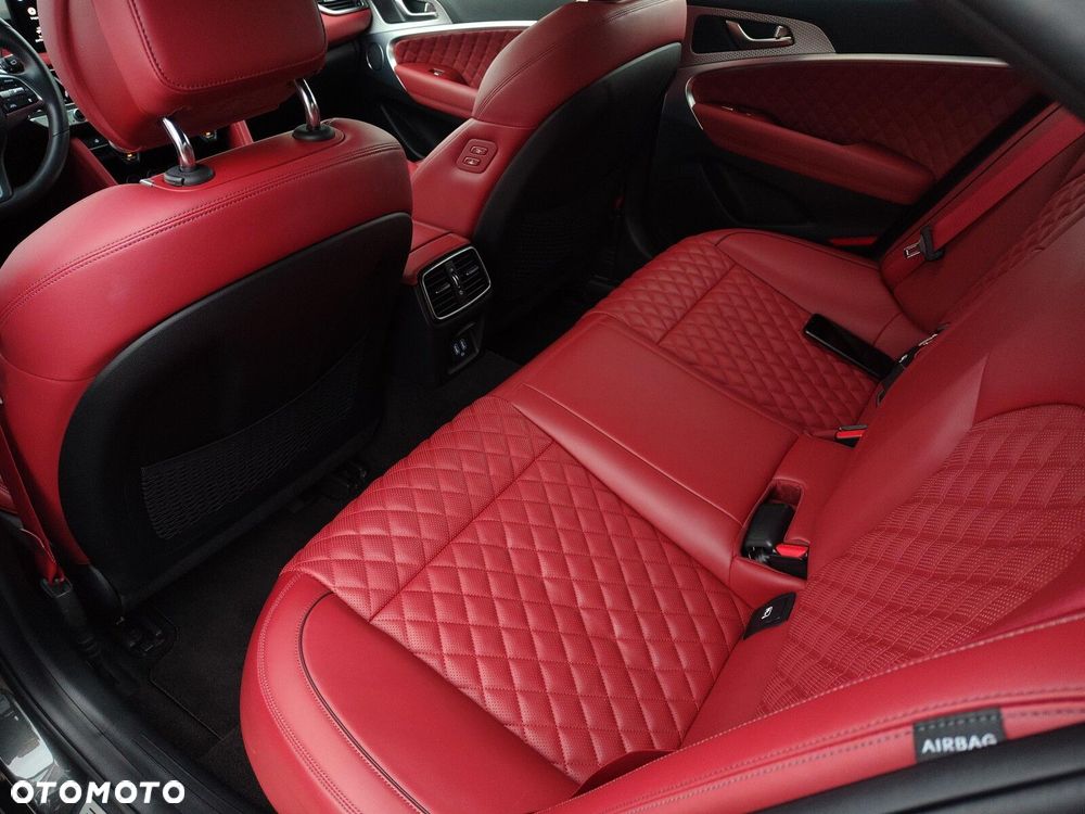 Genesis G70 - 26