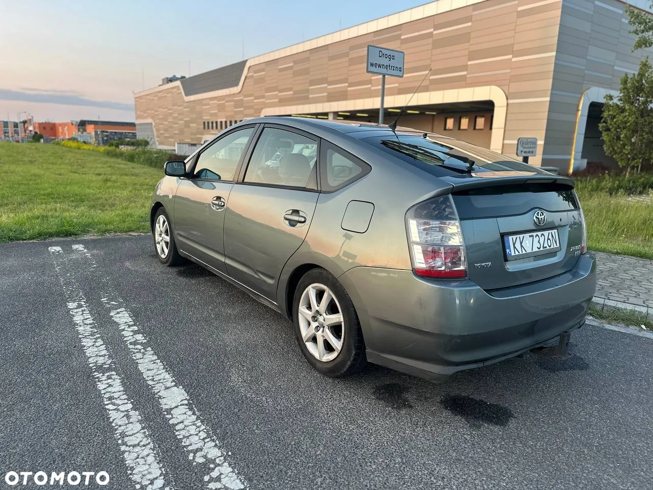 Toyota Prius (Hybrid) Executive - 3