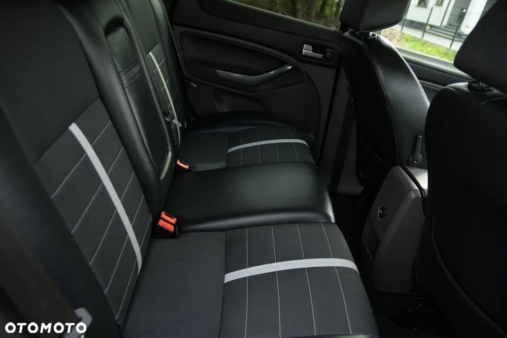 Ford Kuga - 23
