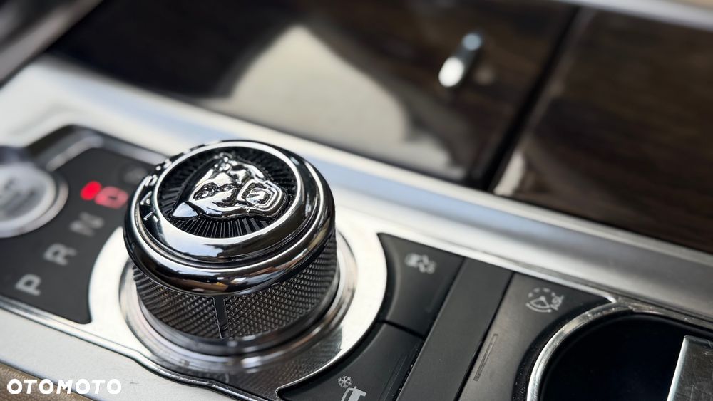 Jaguar XF 2.2 D - 10