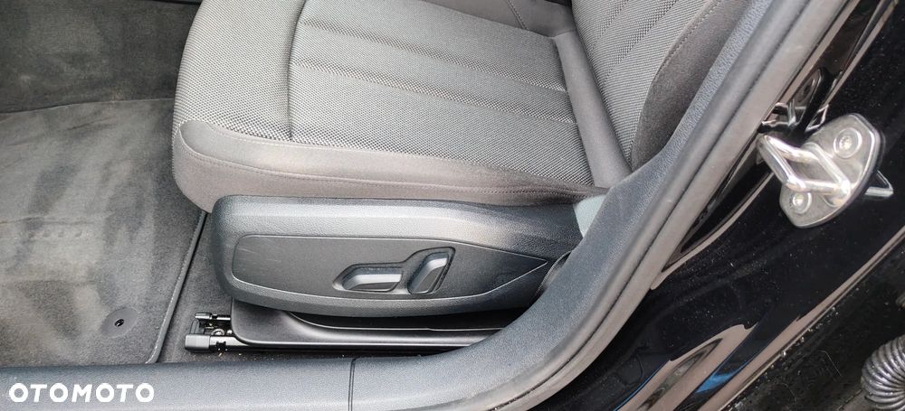 Audi A4 Limousine 35 TFSI mHEV S tronic - 17