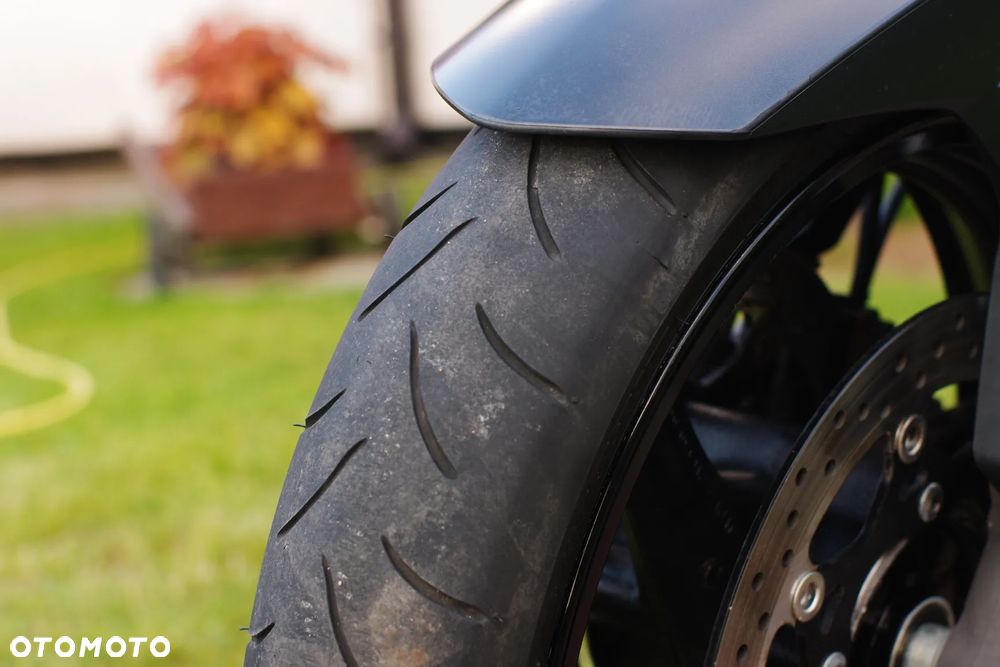 Suzuki GSR - 34