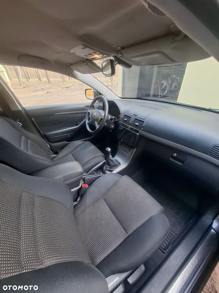 Toyota Avensis 2.2 D-4D Prestige - 22