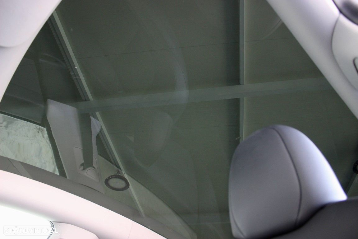 Tesla Model Y - 16