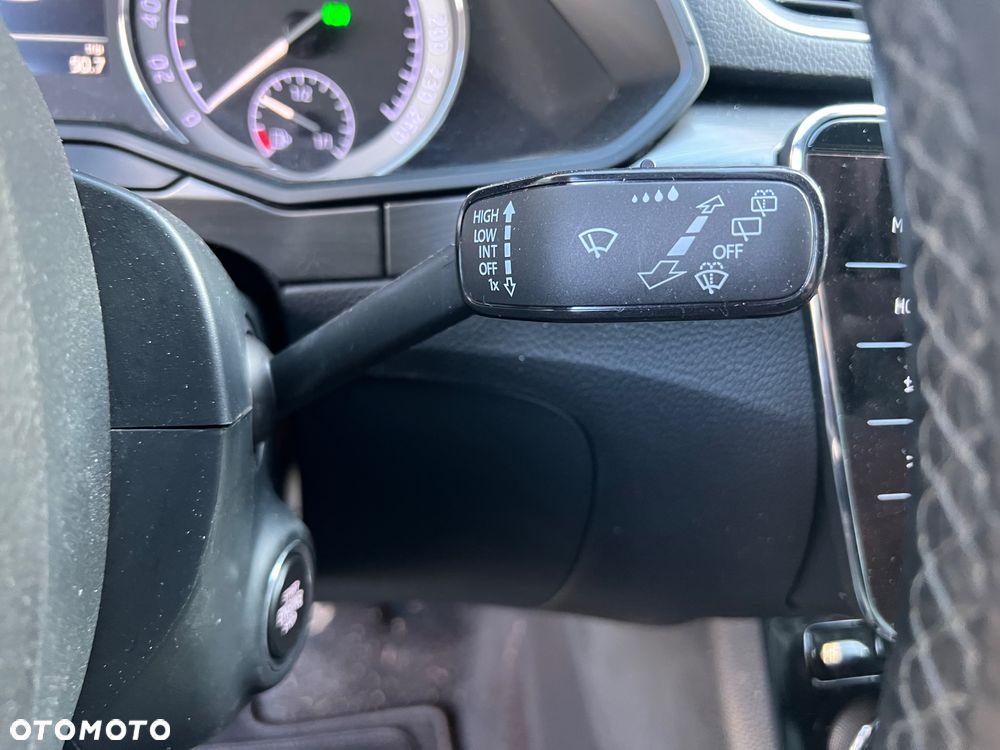 Skoda Superb 1.6 TDI DSG Ambition - 28