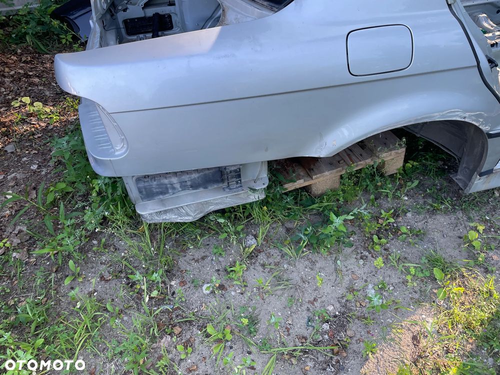 Karoseria buda kasta Bmw e38 ładna bez korozji z ciepłego kraju - 12