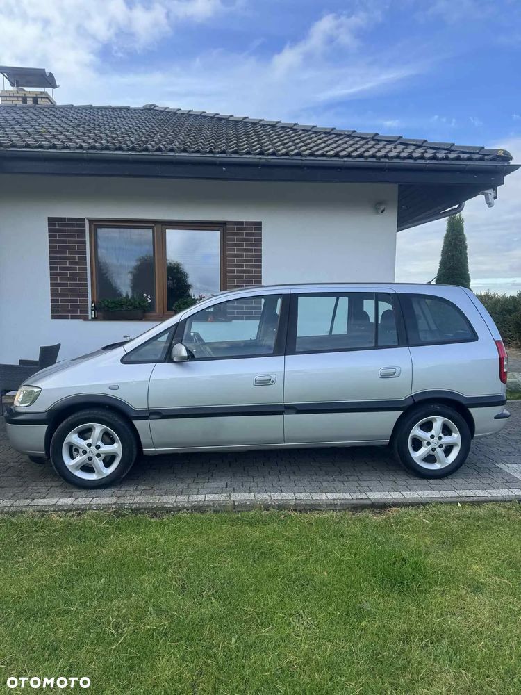 Opel Zafira 1.8 16V Comfort - 12