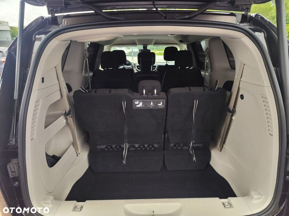 Chrysler Pacifica - 10