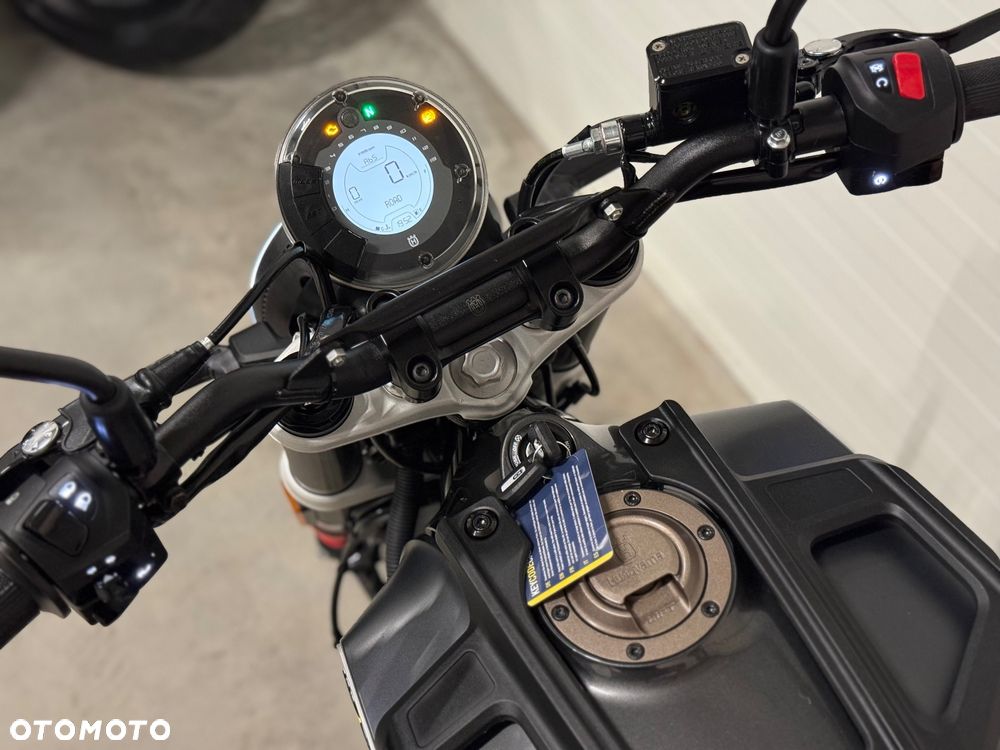 Husqvarna Svartpilen - 27
