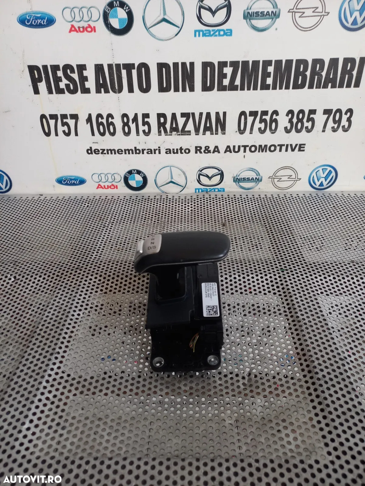 Timonerie Selector Viteze Audi A8 4H D4 An 2010-2011-2012-2013-2014-2015-2016-2017 Volan Stanga Cod 4H1927731A 4H1713041B Dezmembrez Audi A8 4H D4 3.0 Tdi Quattro Motor CDT Cutie MXU Volan Stanga - Dezmembrari Arad - 7