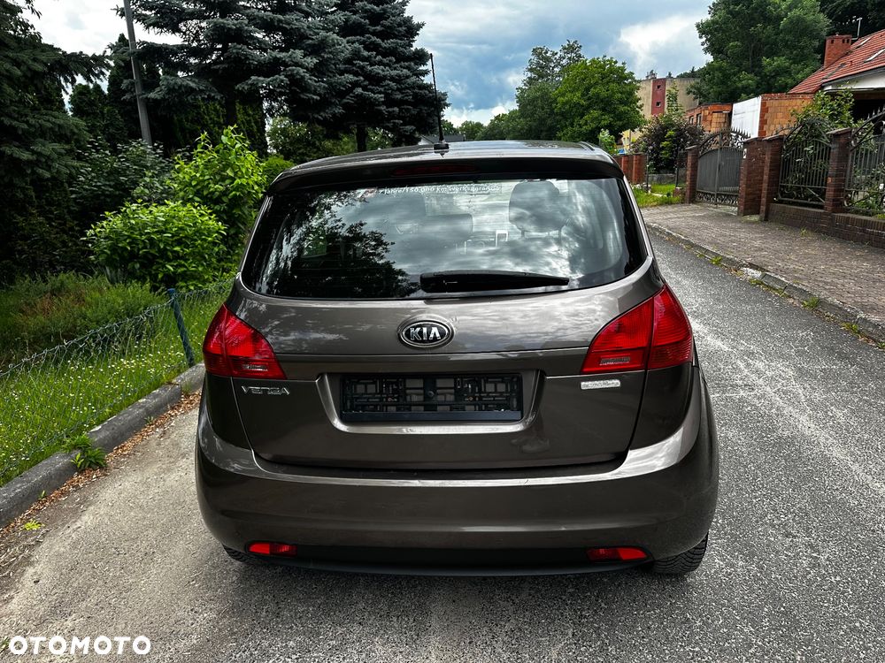 Kia Venga - 12