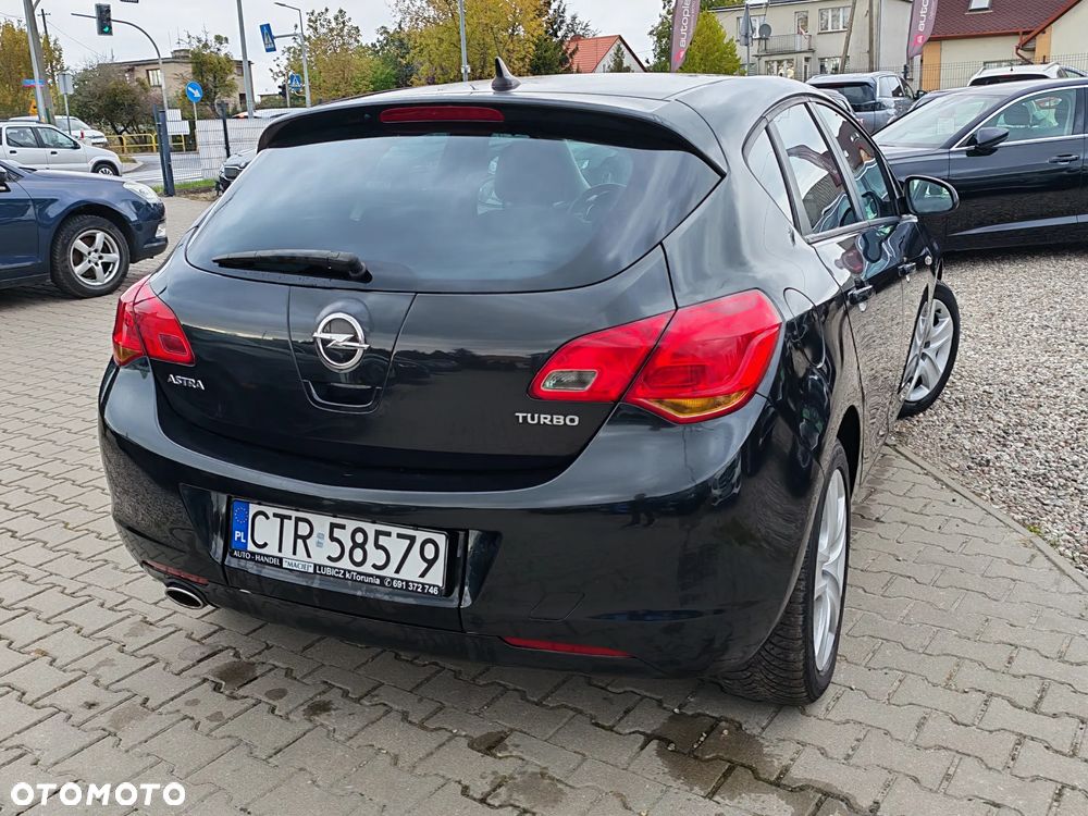 Opel Astra 2011