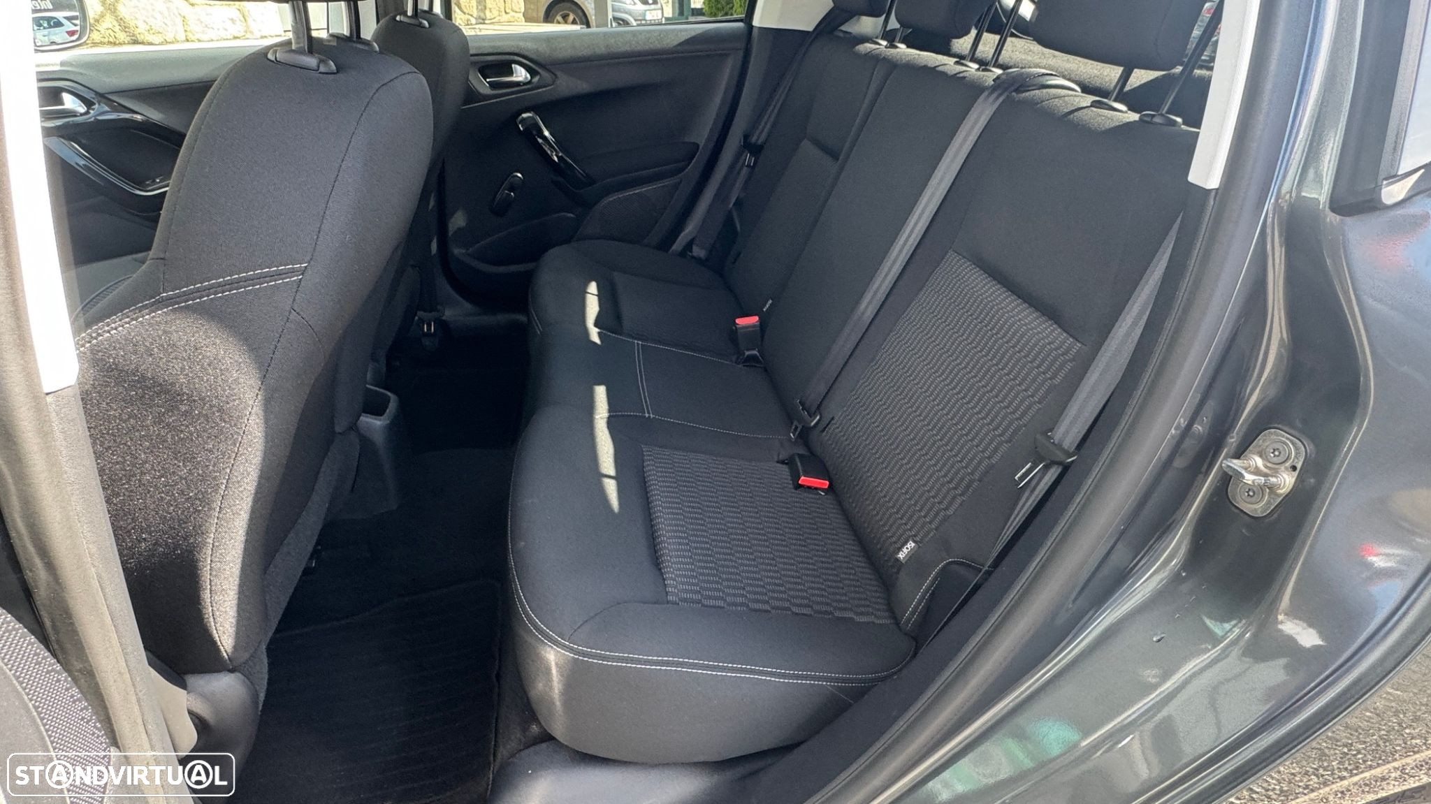 Peugeot 208 1.4 HDi Allure - 12