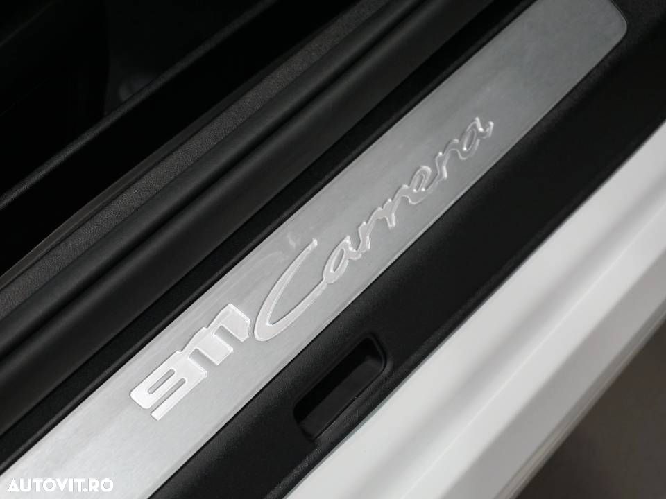 Porsche 911 Carrera Cabriolet PDK - 26