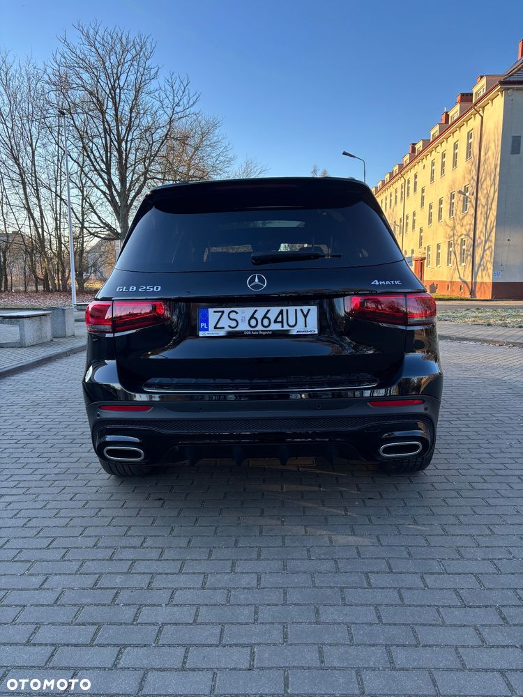 Mercedes-Benz GLB 250 4-Matic AMG Line 8G-DCT - 6