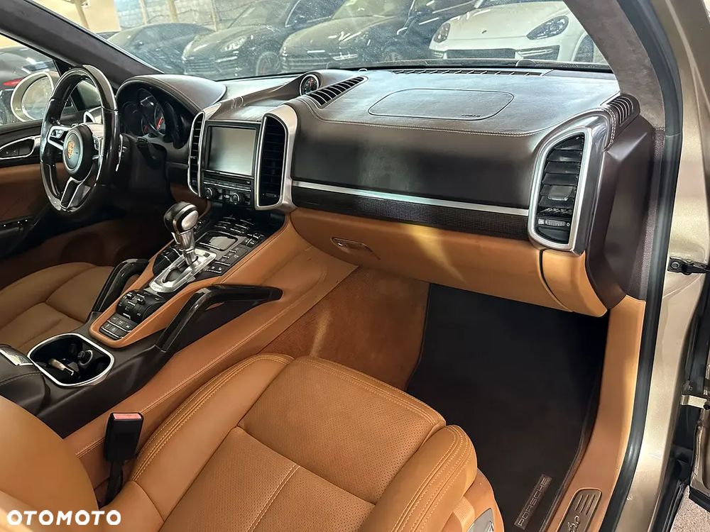 Porsche Cayenne Turbo - 9