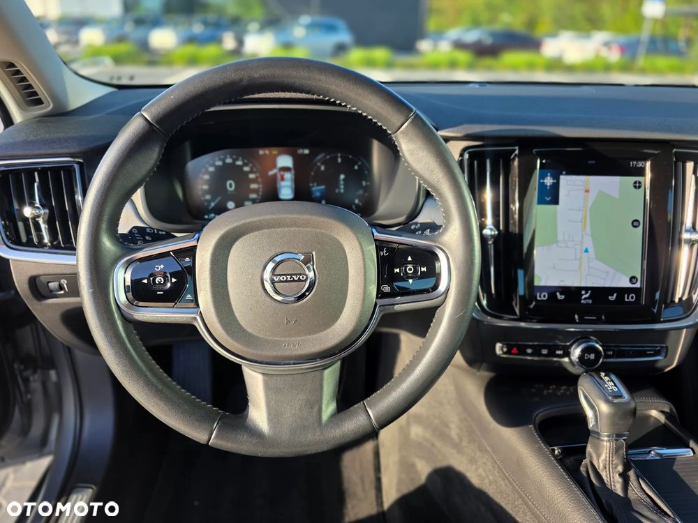 Volvo S90 D4 SCR Momentum Pro - 25