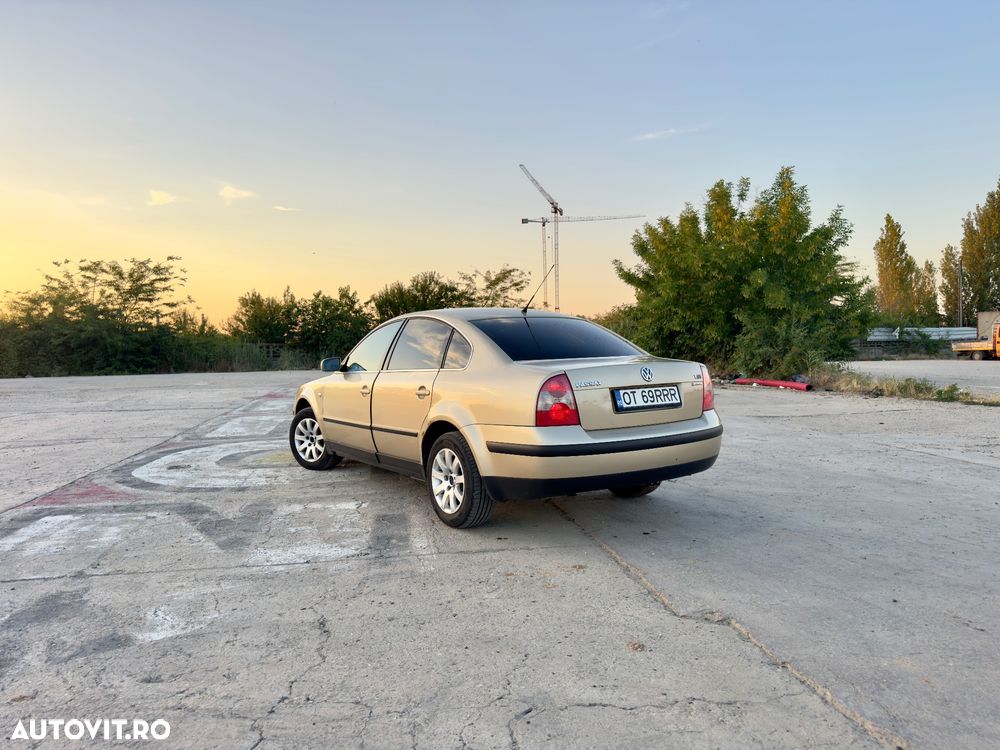 Volkswagen Passat 1.9TD 4Motion Trendline - 3