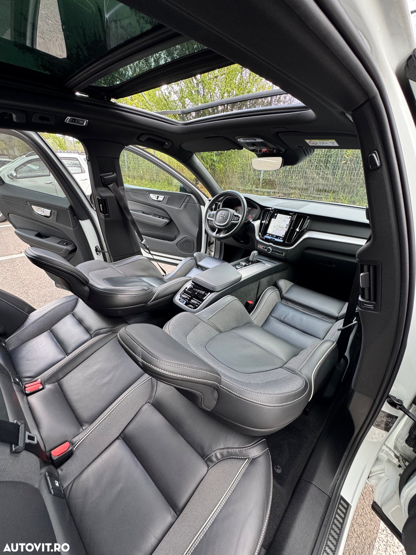 Volvo XC 60 B5 MHEV AWD R-Design - 16