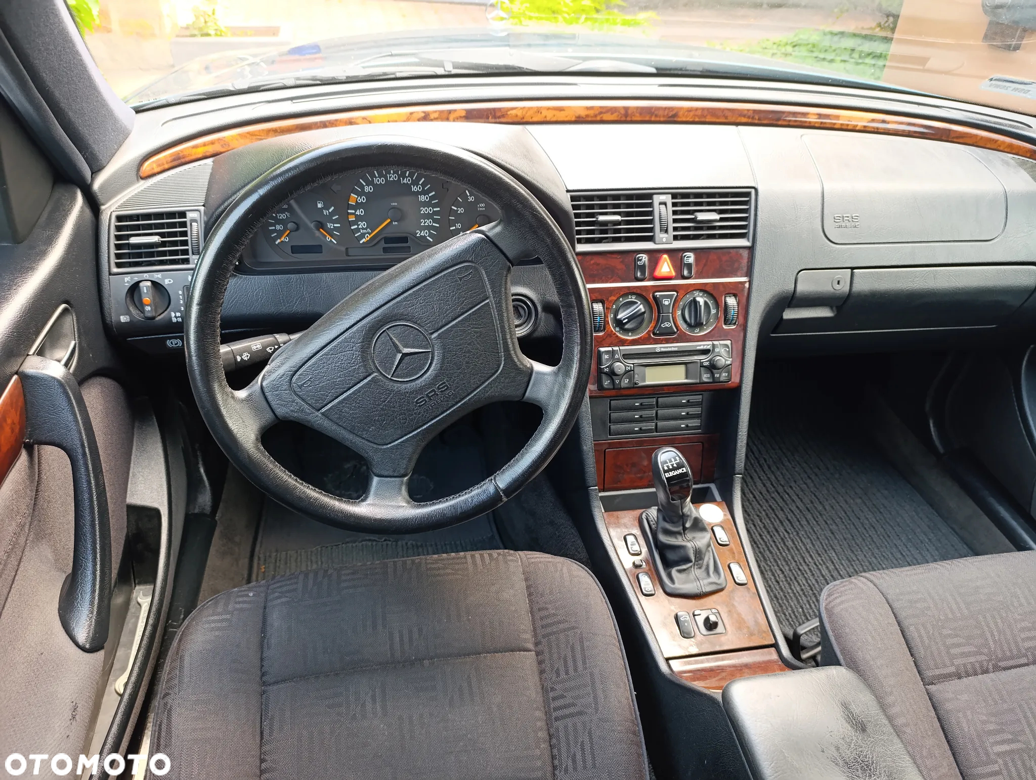 Mercedes-Benz Klasa C 180 Elegance - 17