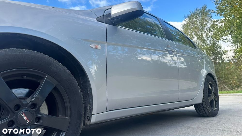 Mitsubishi Lancer 1.6 Invite - 29