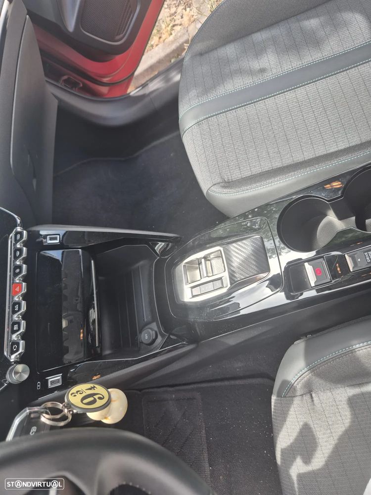 Peugeot 208 1.2 Hybrid Allure e-DCS6 - 8
