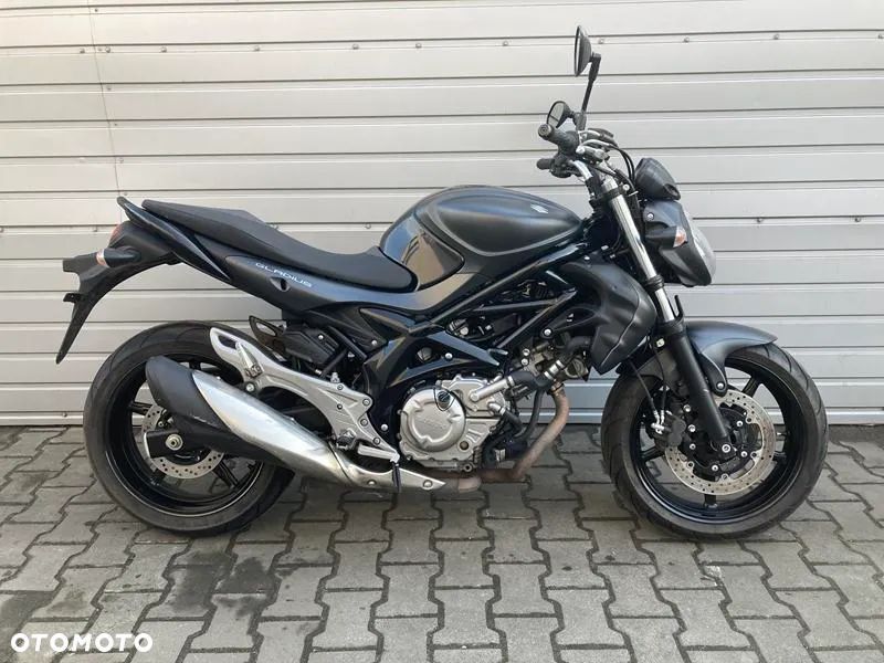 Suzuki Gladius - 1