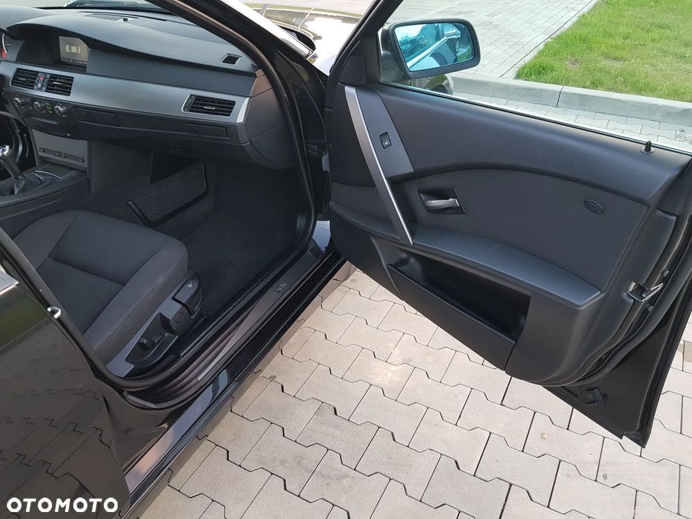 BMW Seria 5 520d - 39