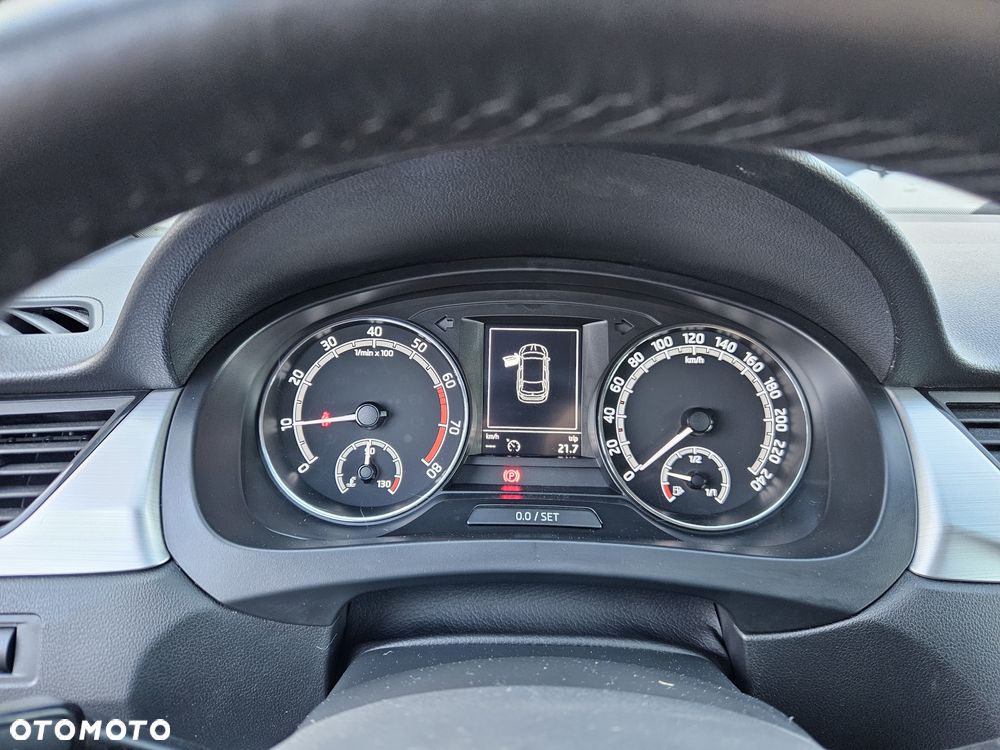 Skoda RAPID 1.0 TSI Cool Edition R&G - 23