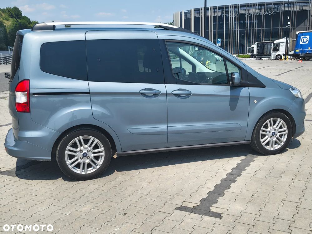 Ford Tourneo Courier 1.5 TDCi Titanium - 4
