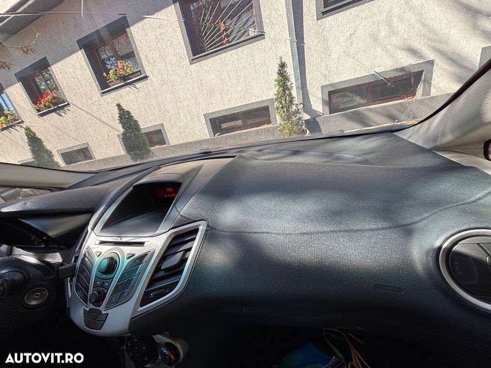 Ford Fiesta 1.25i Ambiente - 13