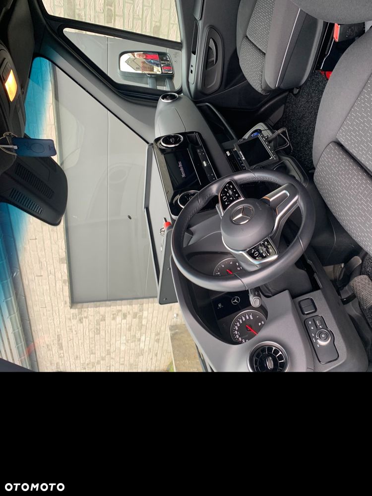 Mercedes-Benz Sprinter - 4