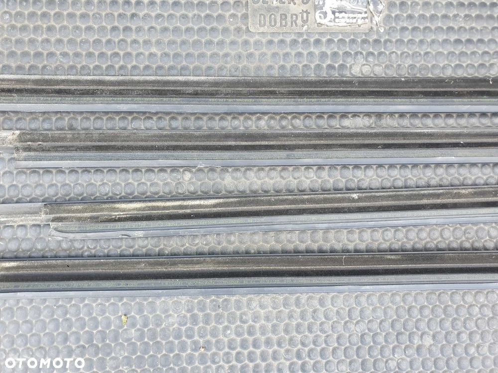 Listwa Listwy Zgarniajace Ramki Szyb Chrom Oklejone Czarne AUDI A4 B8 Sedan - 22
