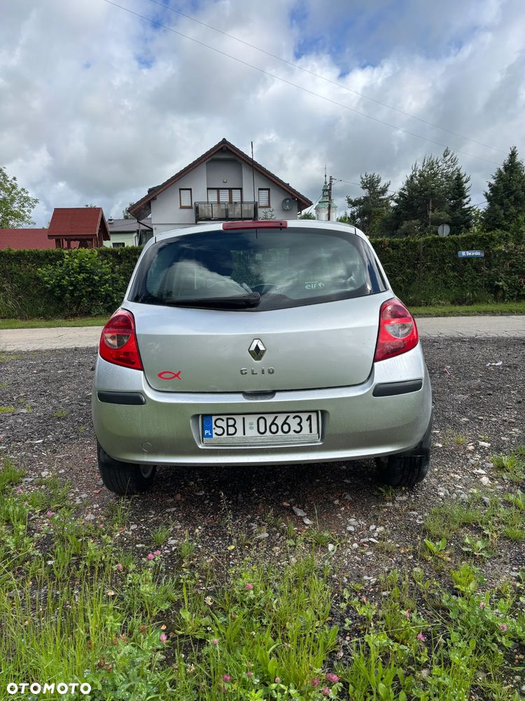 Renault Clio 1.5 dCi Authentique - 5